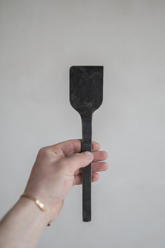 Pfannenwender handgeschmiedet, handgemacht, Eisen, roh, Kochen, Gastro, Küche, front